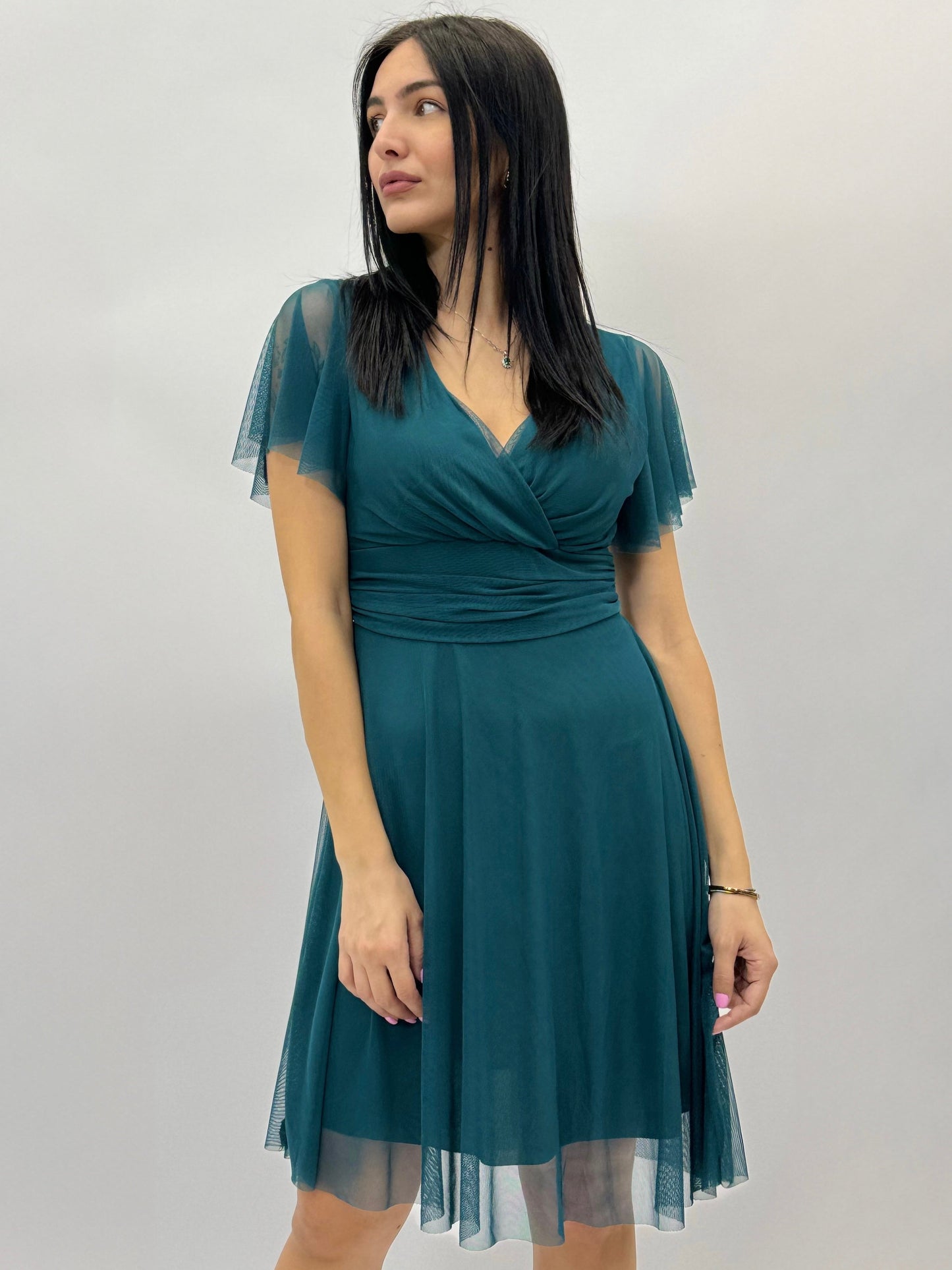 Kora – Abito Corto Contemporaneo Per Un Look Fresco E Dinamico