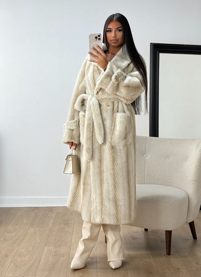 Vinka – Pelliccia Donna Elegante con Cinta Coordinata