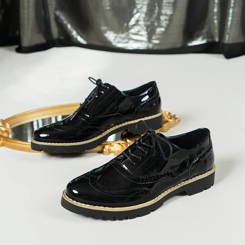 Letizia – Scarpe Alla Moda Con Esclusivi Dettagli Intagliati