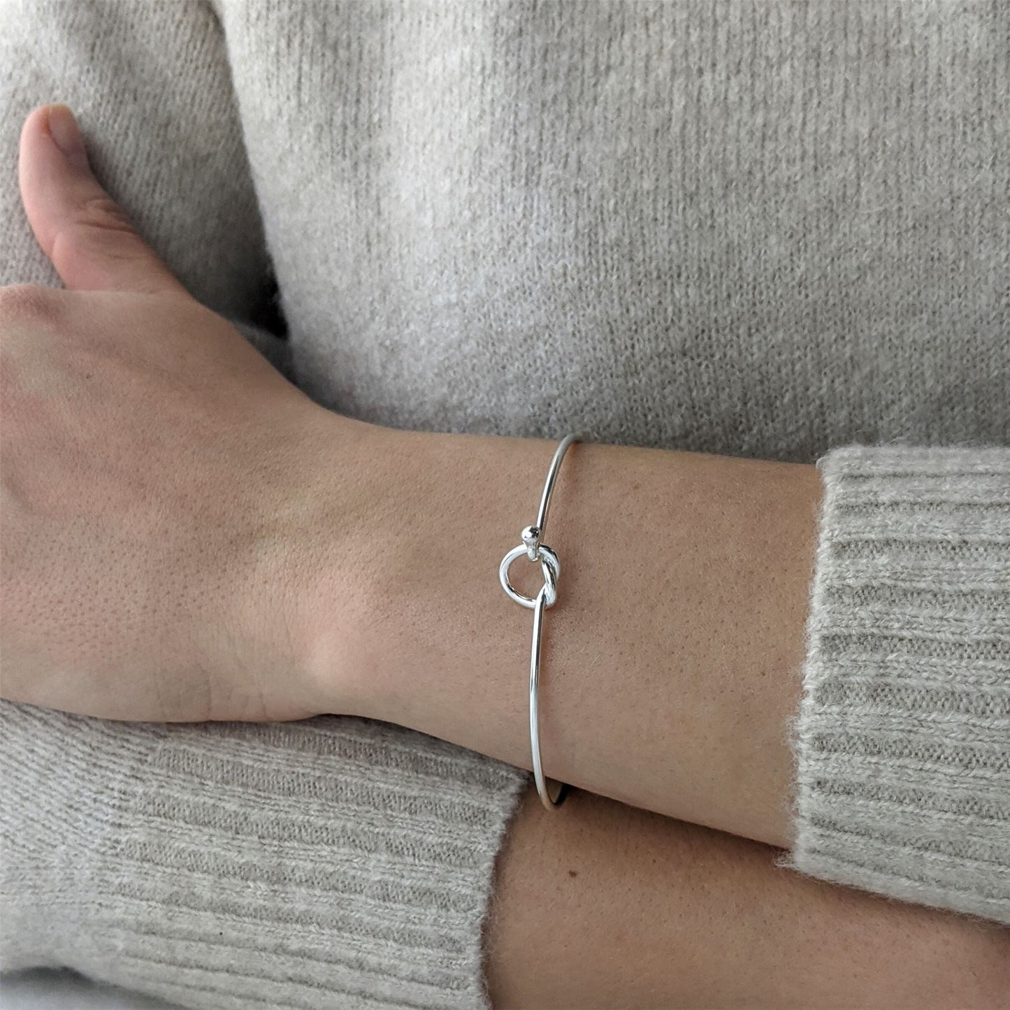 Agnese – Bracciale Sottile Argento Sterling Nodo d'Amore con Gancio