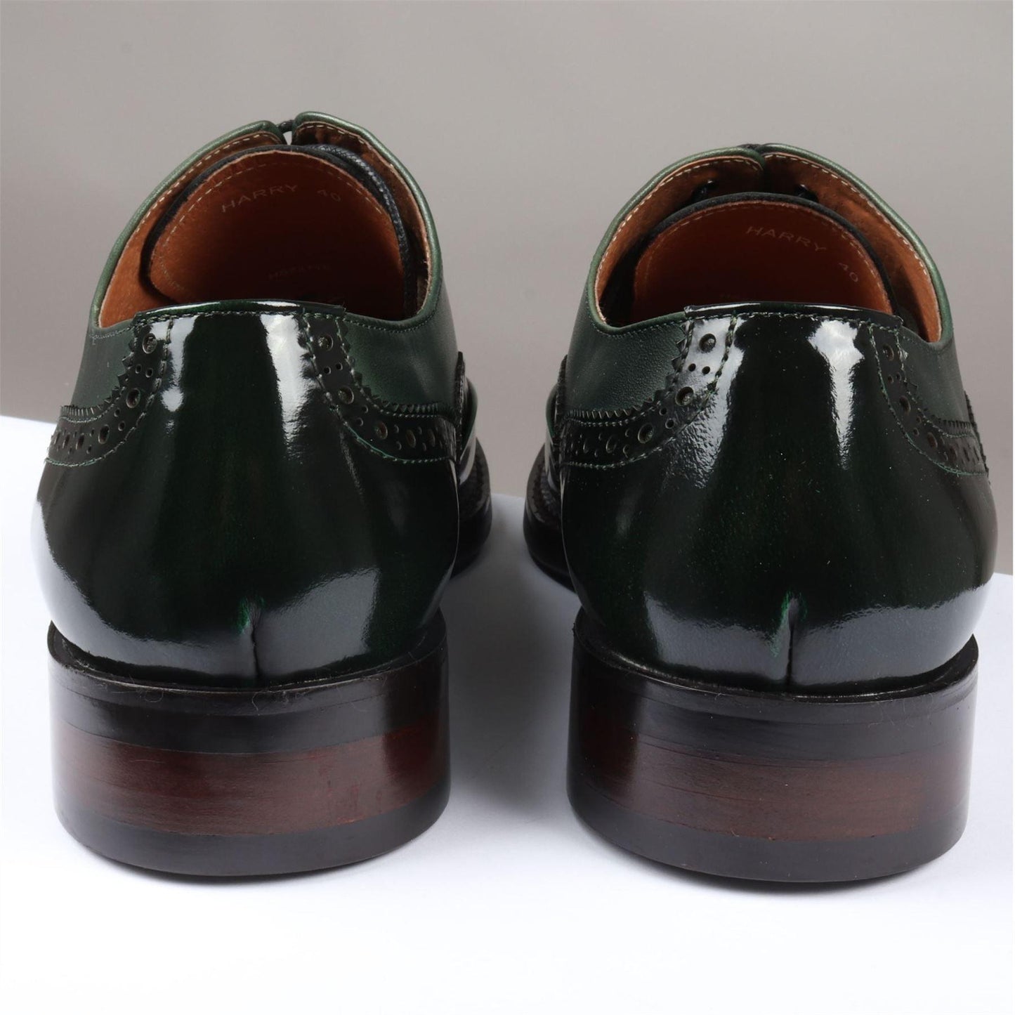 Filippo – Scarpe Uomo Verde Vernice con Lacci e Dettagli Brogue