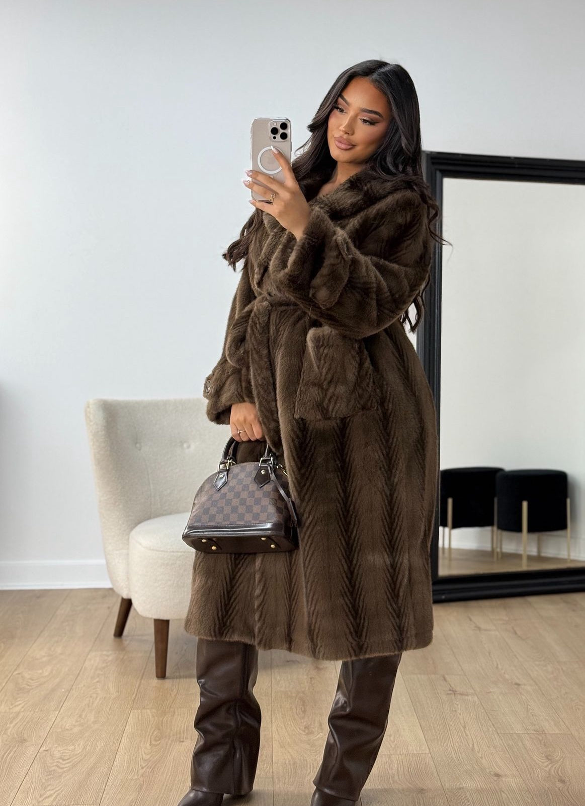 Vinka – Pelliccia Donna Elegante con Cinta Coordinata