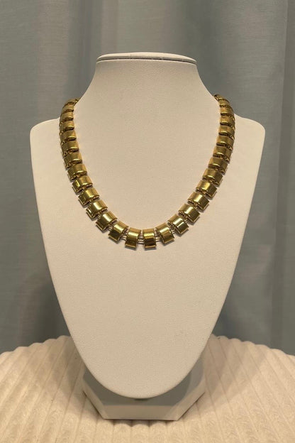 Letizia – Collana Con Lavorazione Geometrica E Rifiniture Moderne