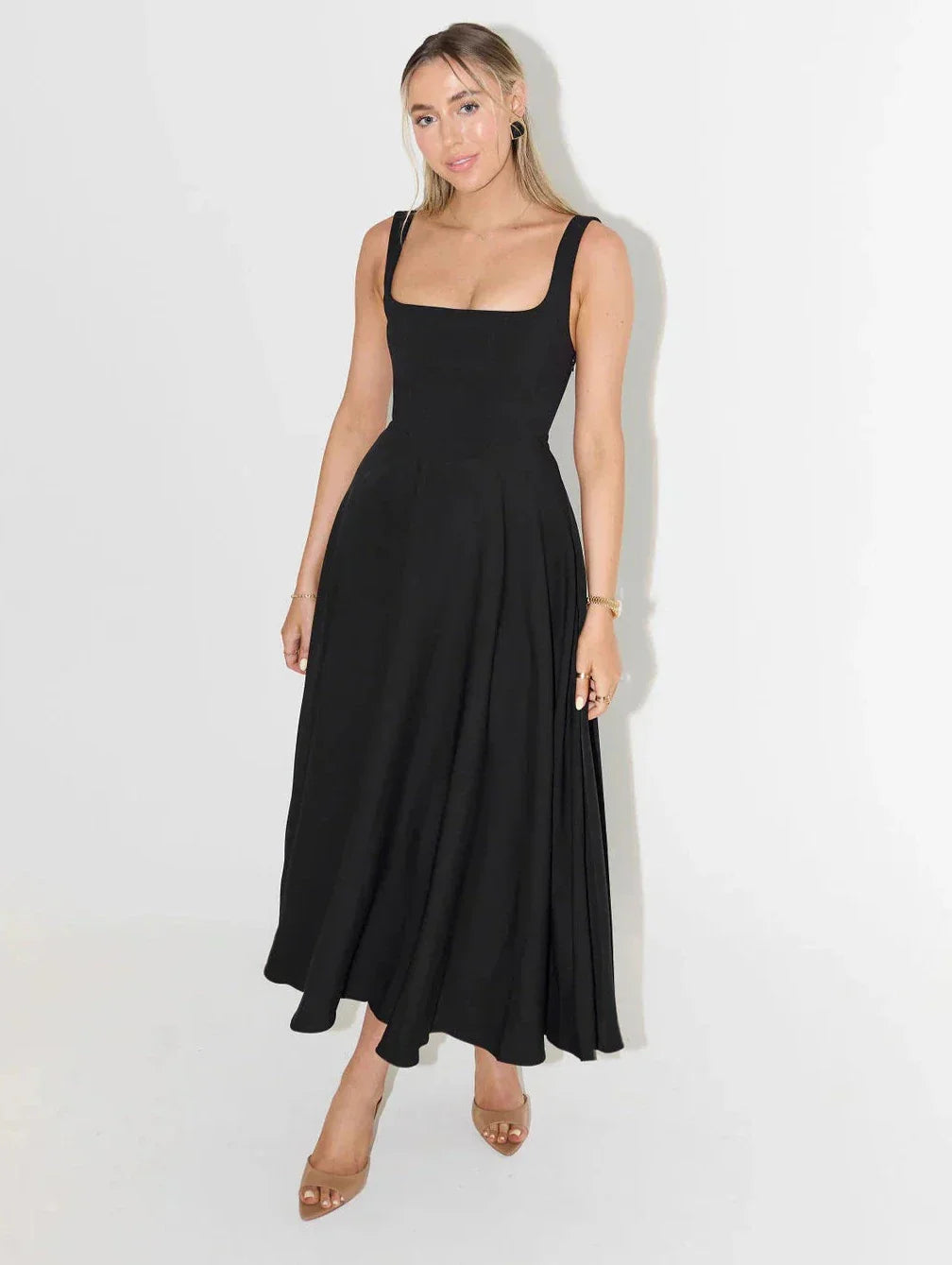 Emma – Abito Estivo Midi Con Scollo Quadrato Raffinato