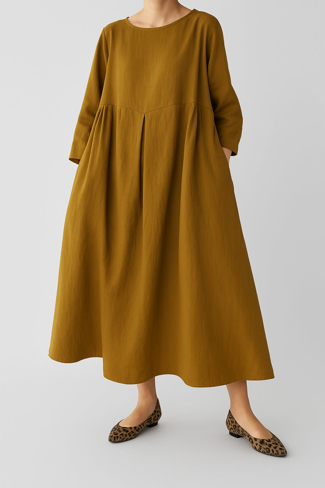 Gloria - Abito Ampio con Pieghe Frontali e Taglio Midi