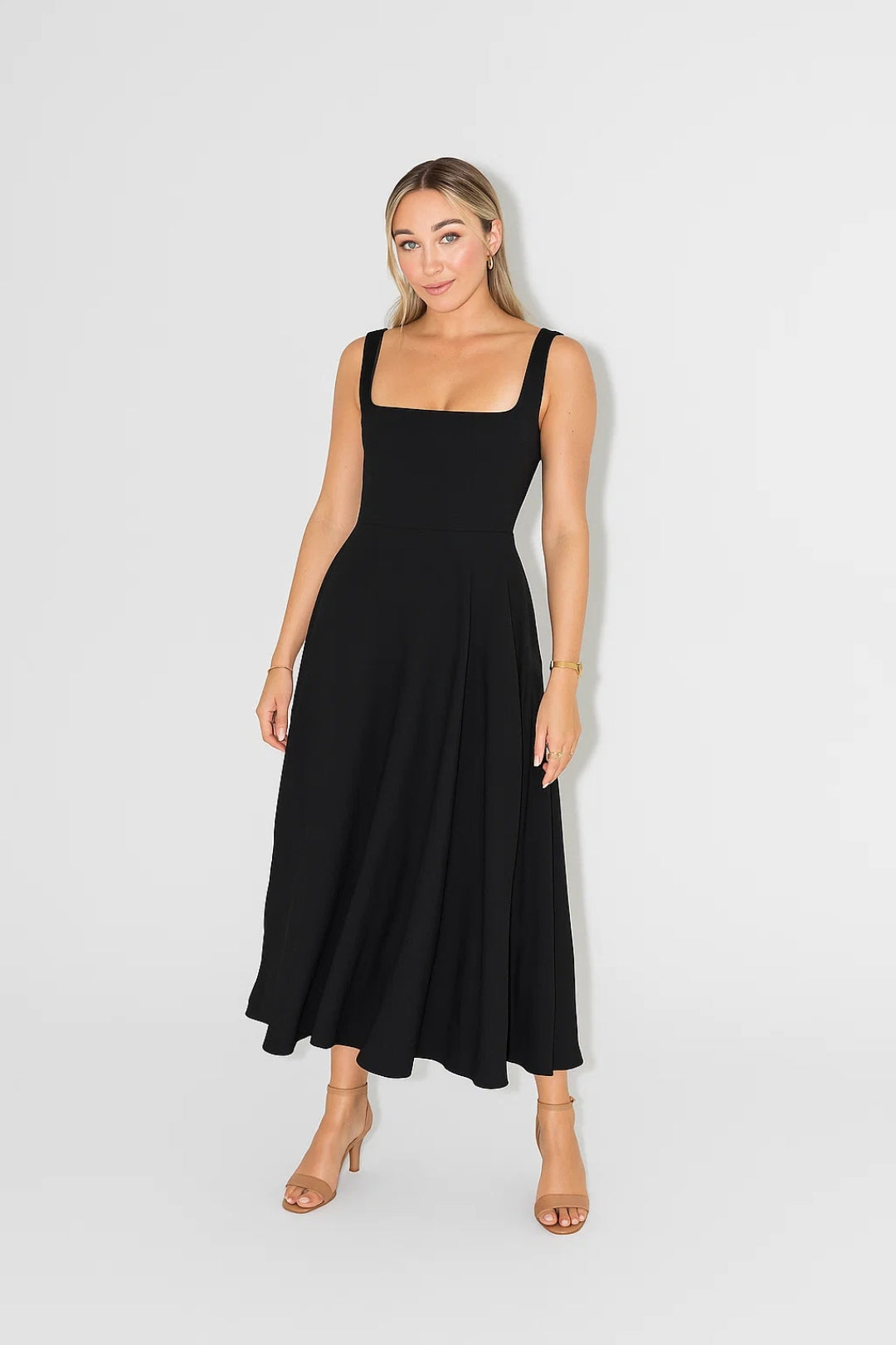 Ginevra – Abito Midi Svasato Con Scollo Quadrato Elegante