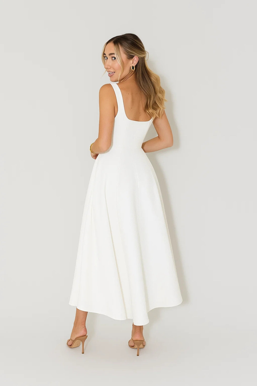 Ginevra – Abito Midi Svasato Con Scollo Quadrato Elegante