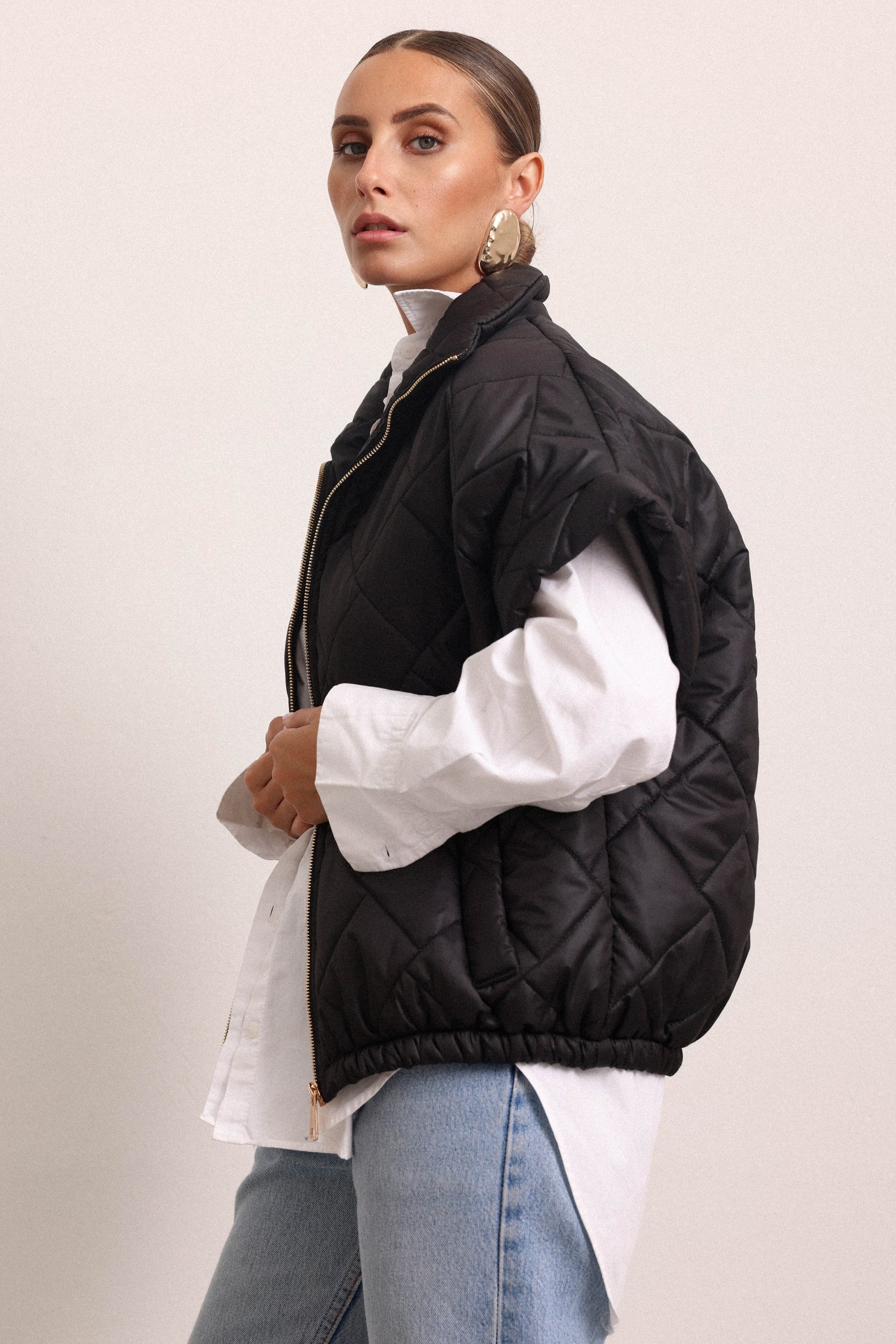 Adrianna - Maglia Collo Alto Manica Corta Elegante Nero