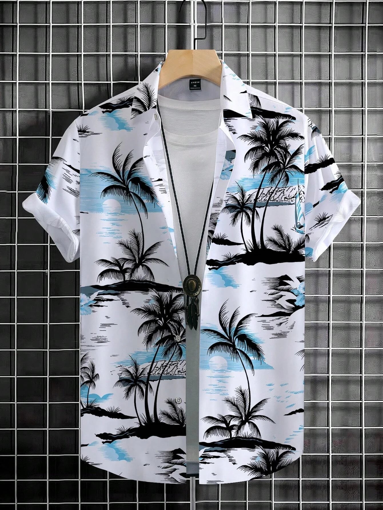 Nilo – Polo Estiva Con Stampa Tropicale E Maniche Corte Con Risvolto