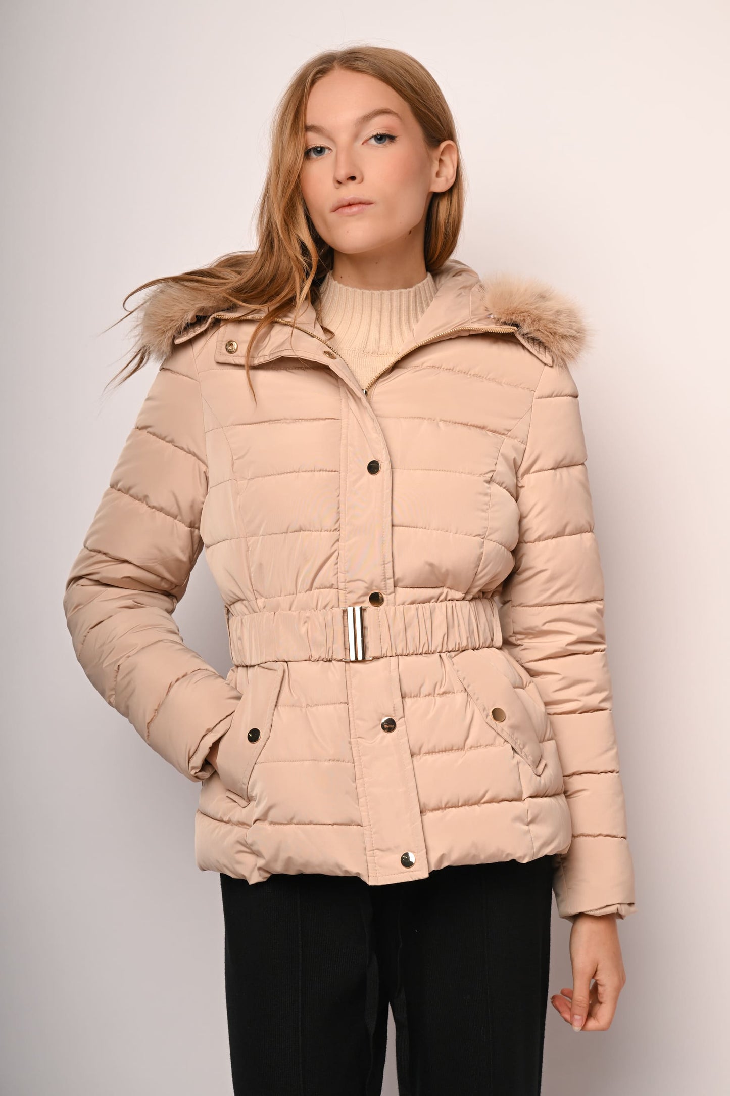 Ursel – Piumino Corto Con Cappuccio Morbido