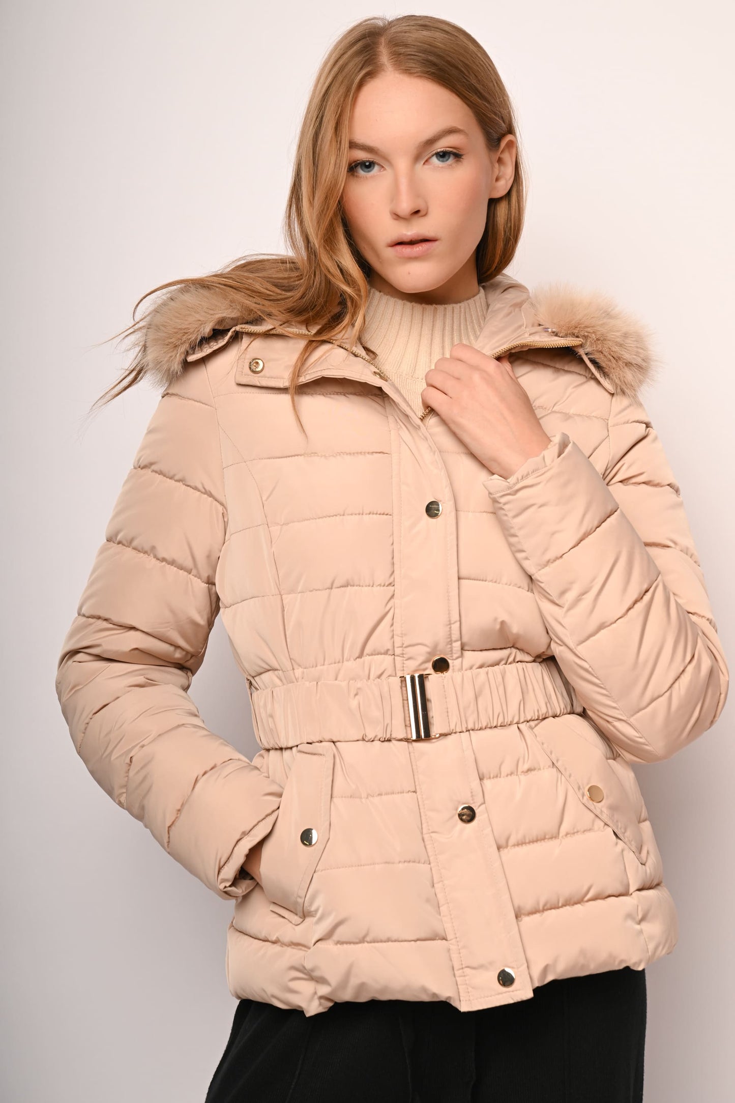 Ursel – Piumino Corto Con Cappuccio Morbido