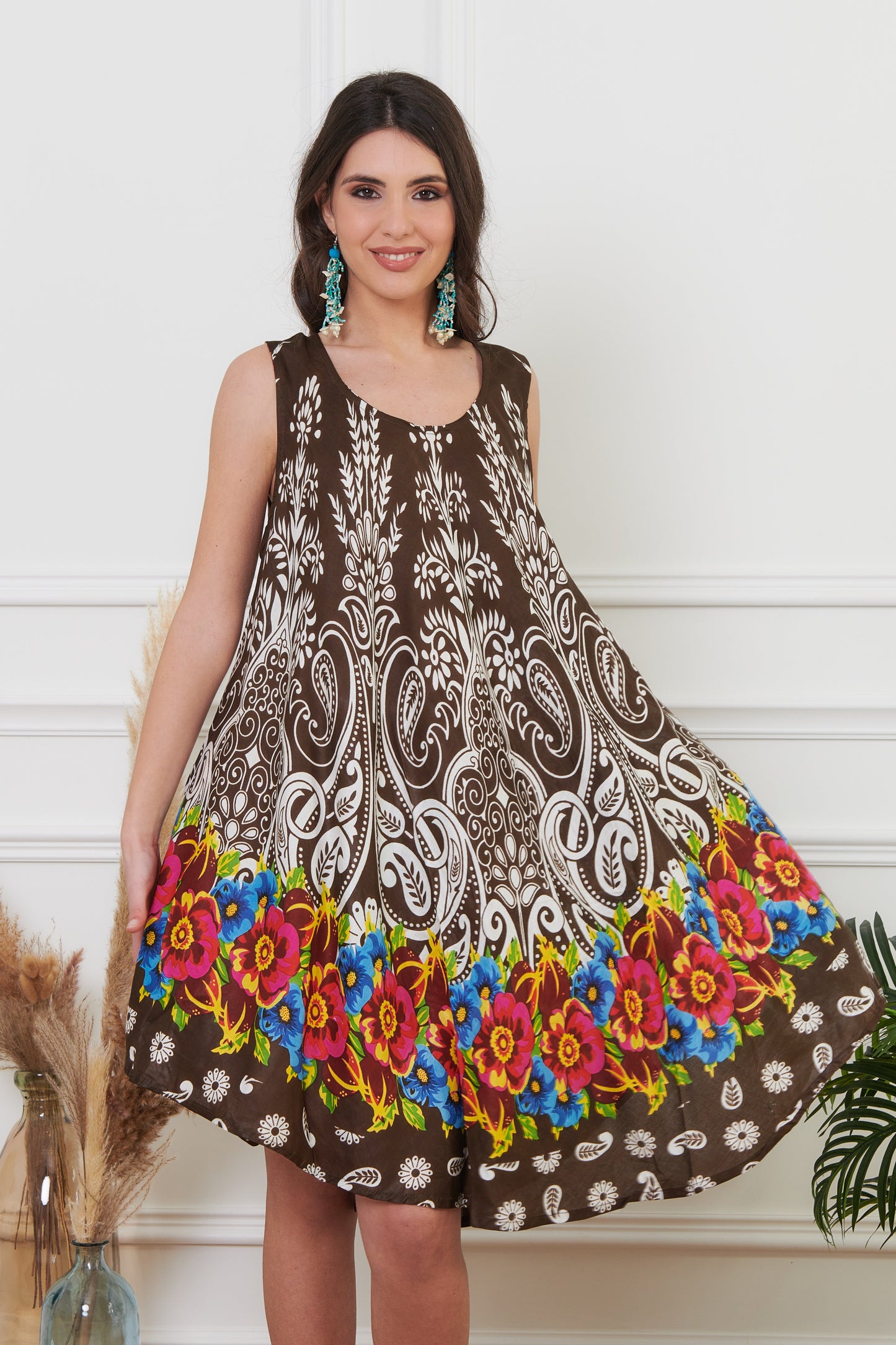 Beatrice - Abito Smanicato Floreale Eleganza Naturale Marrone