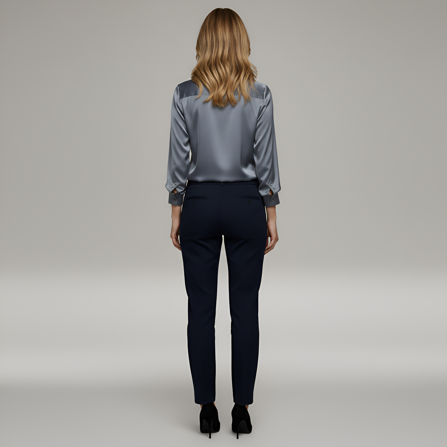 Noemi – Blusa Con Scollo A V E Finitura Luminosa Effetto Slanciato