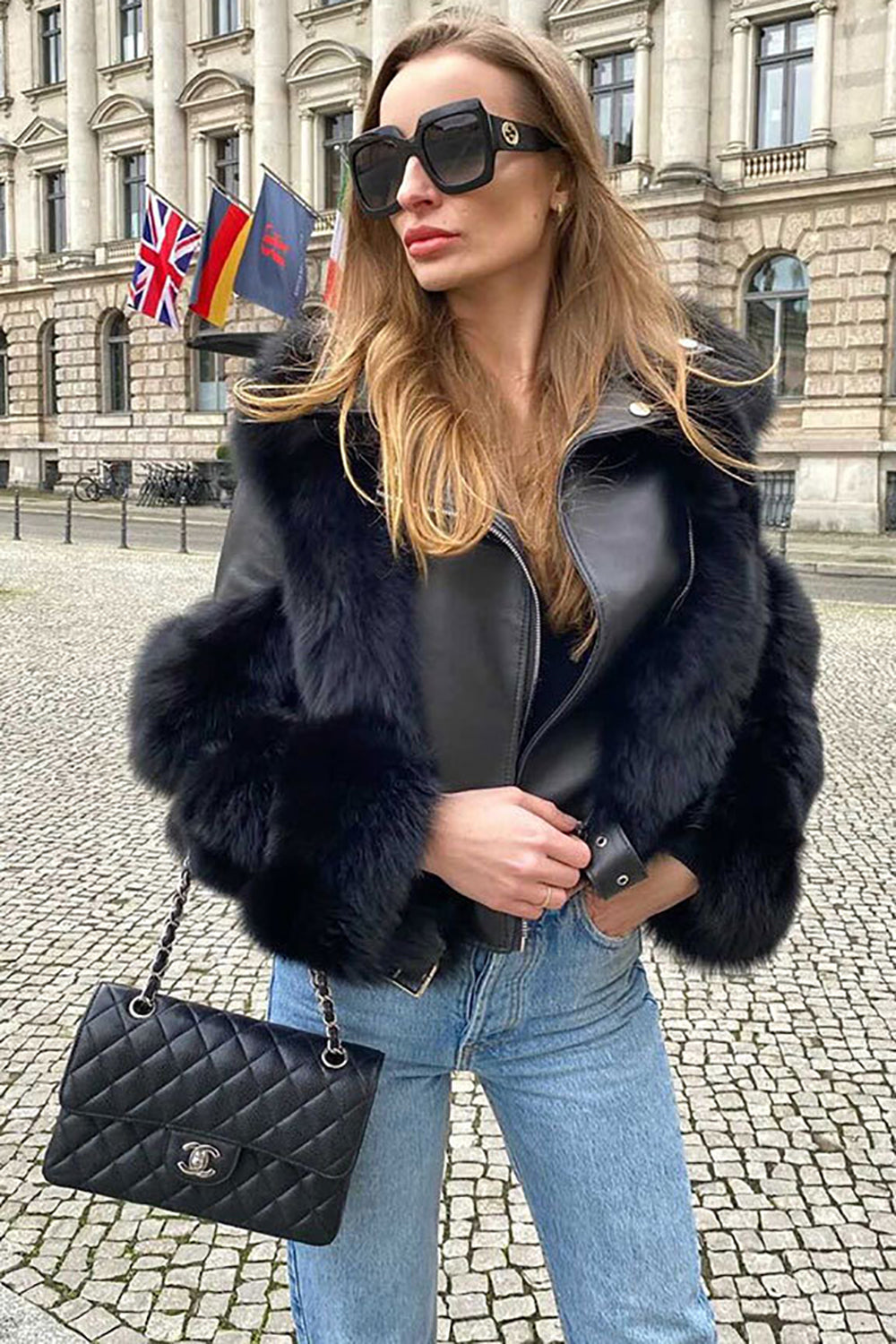 Carla - Giacca Nera con Cerniera in Pelliccia Sintetica