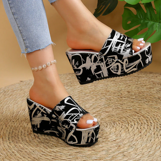 Cira - Pantofole con Zeppa e Punta Tonda con Design Stampato Nero