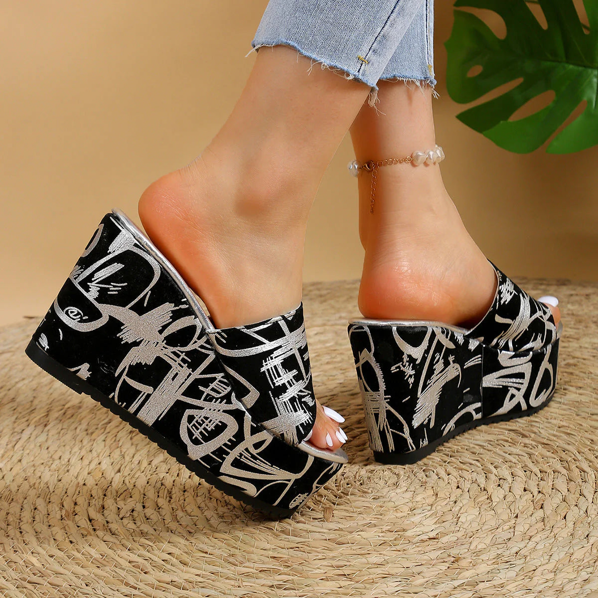 Cira - Pantofole con Zeppa e Punta Tonda con Design Stampato Nero 2