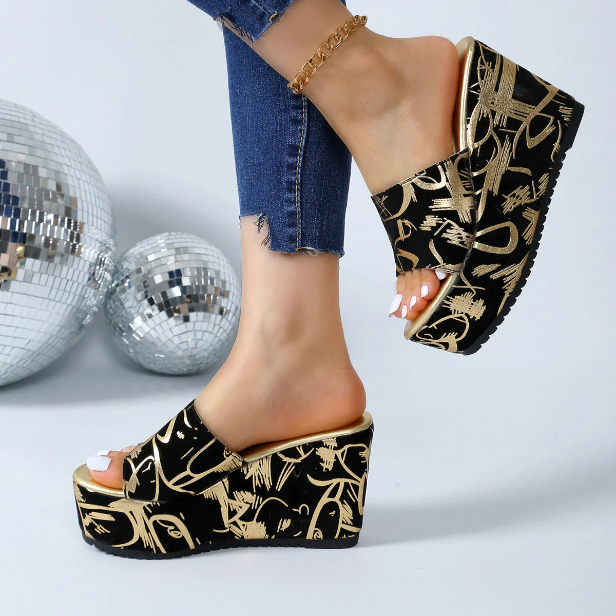 Cira - Pantofole con Zeppa e Punta Tonda con Design Stampato Oro 2