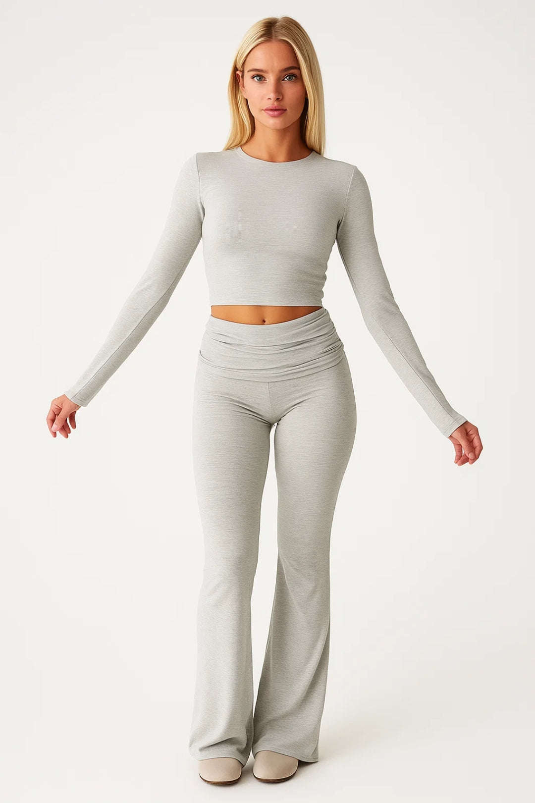 Ulpia – Completo Aderente Con Top A Maniche Lunghe E Pantaloni Svasati