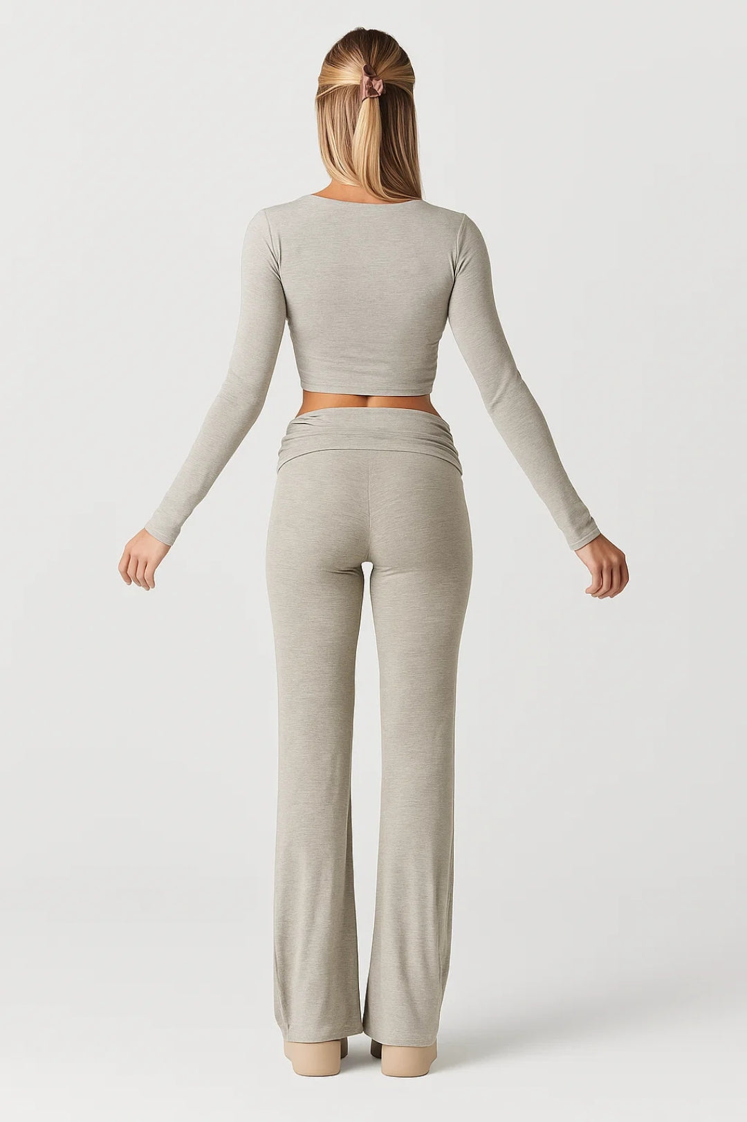 Ulpia – Completo Aderente Con Top A Maniche Lunghe E Pantaloni Svasati
