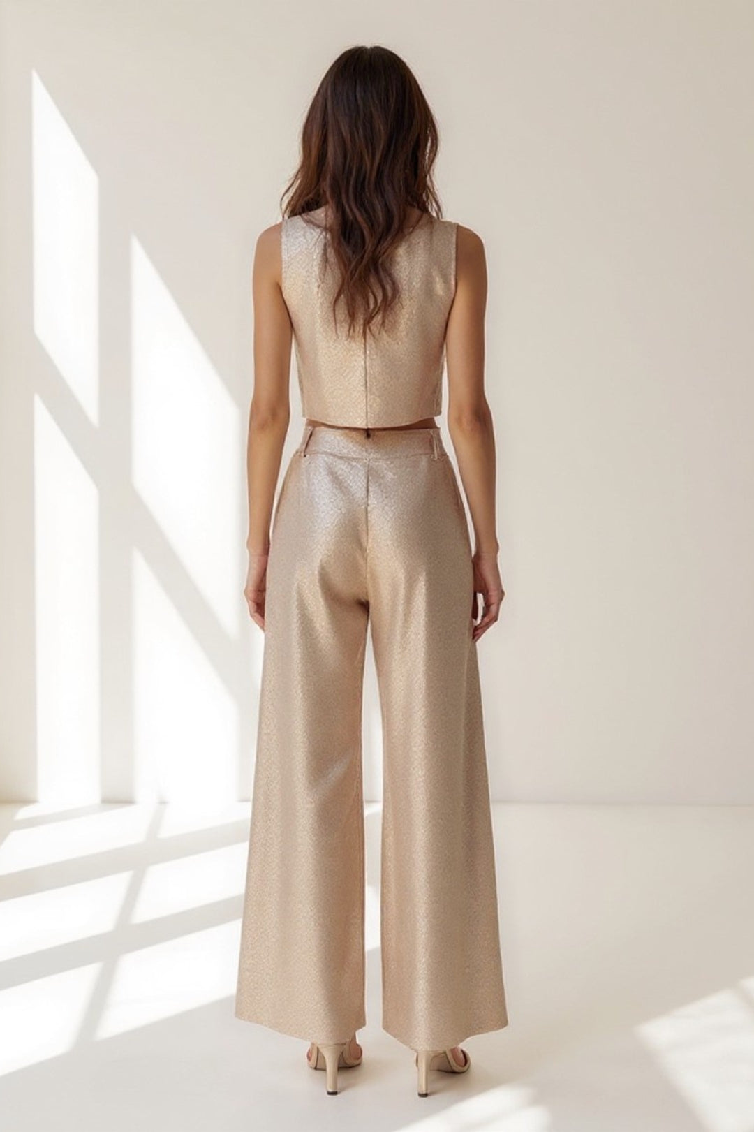 Ines – Completo Due Pezzi Con Top Corto E Pantaloni Ampi Raffinati