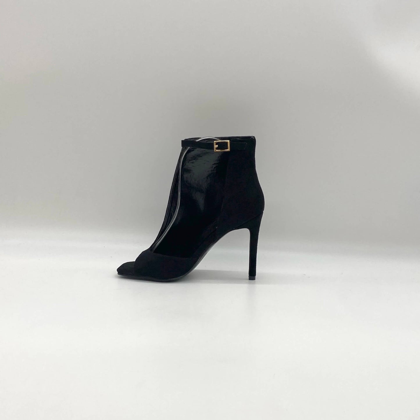 Gigliola – Sandali Con Scollo Laterale E Linea Contemporanea