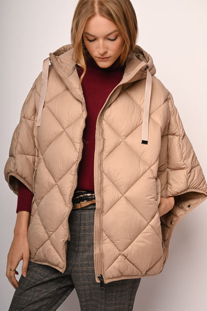 Uvelia – Piumino Oversize A Cappa