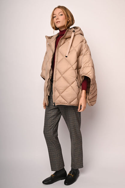 Uvelia – Piumino Oversize A Cappa