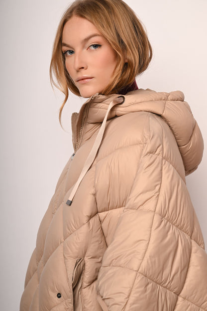 Uvelia – Piumino Oversize A Cappa