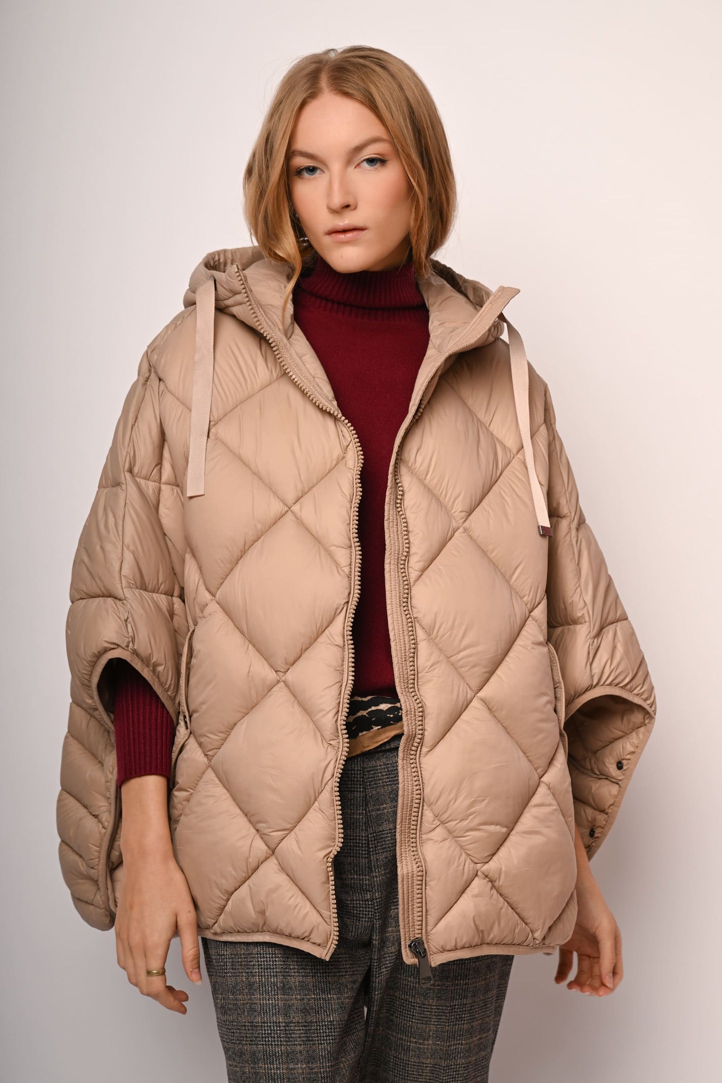 Uvelia – Piumino Oversize A Cappa