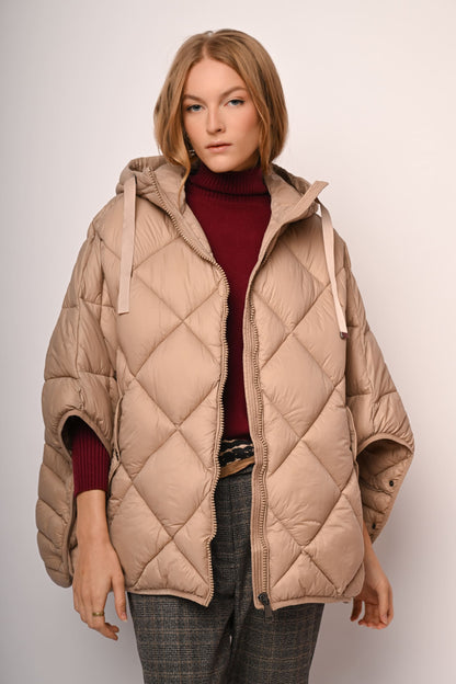 Uvelia – Piumino Oversize A Cappa