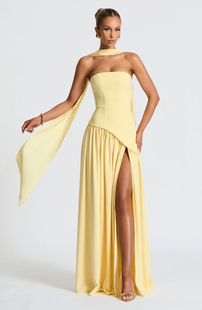 Edvige – Abito Fluido Senza Spalline con Spacco Elegante Giallo