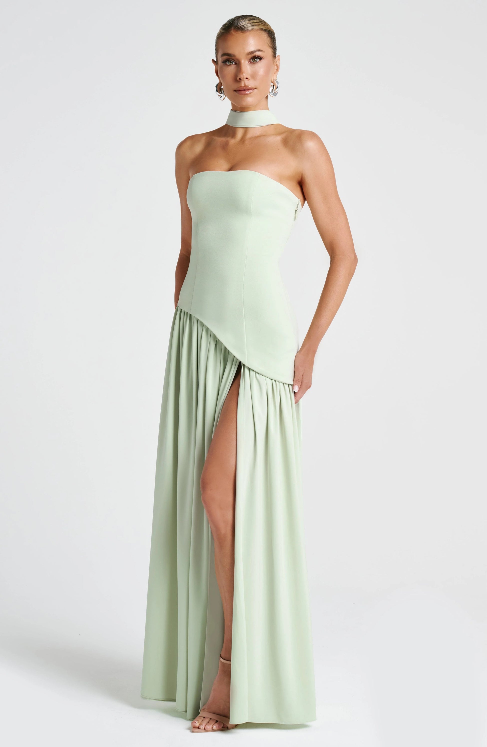 Edvige – Abito Fluido Senza Spalline con Spacco Elegante Verde