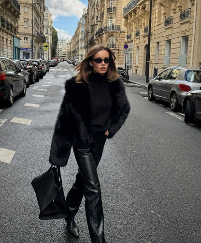 Lorelei – Cappotto Corto Nero Morbido E Raffinato