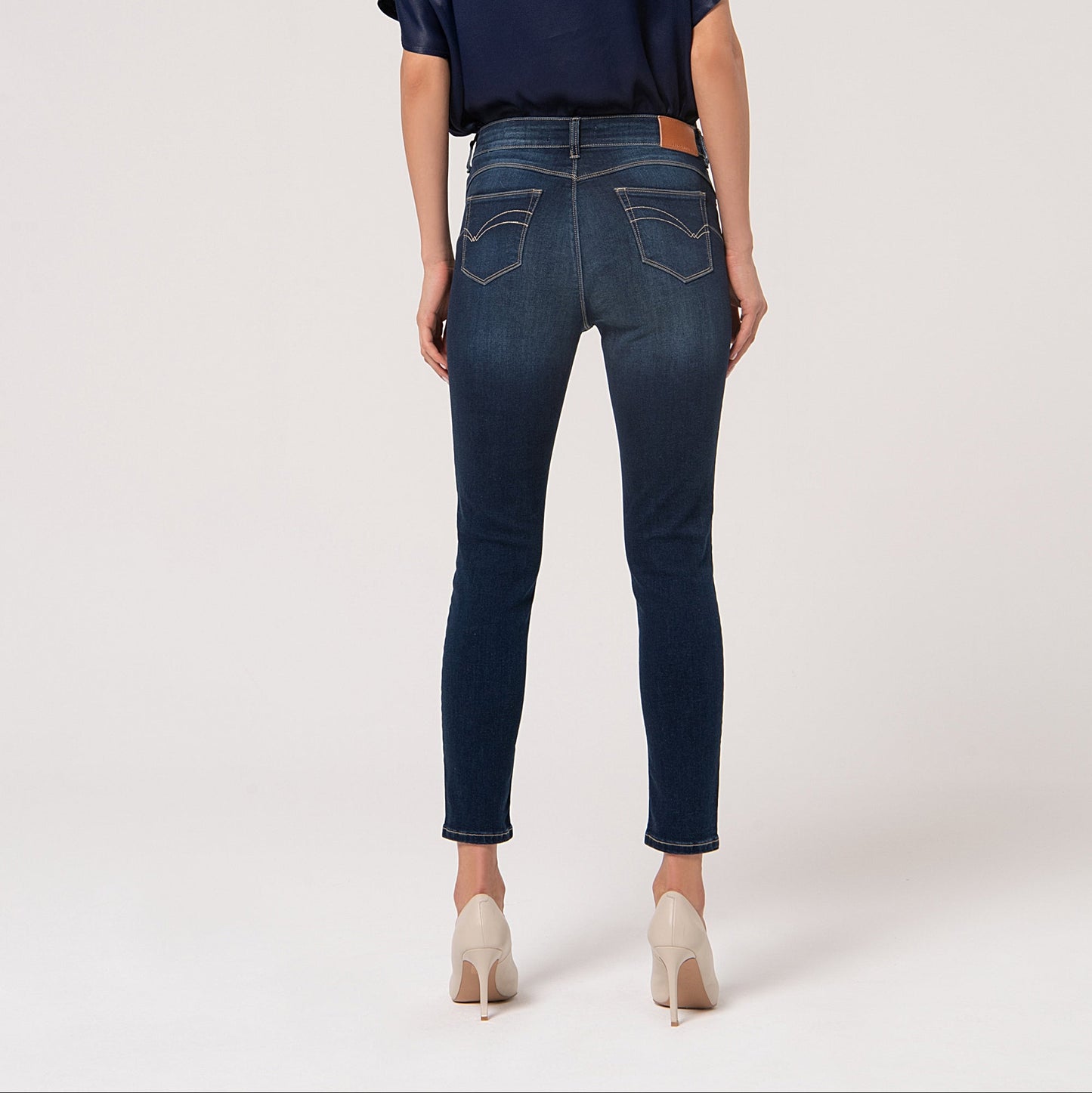 Romualda - Jeans Slim Donna Effetto Perfect Shape Scuro