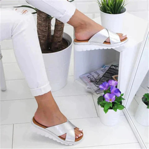 Flavia – Flip-Flop Da Esterno Con Zeppa Dal Design Moderno