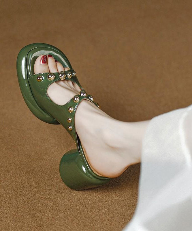 Massita – Sandali Slide Chunky Verde in Ecopelle con Rivetti Punta Aperta