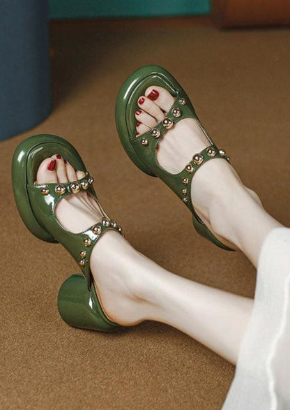 Massita – Sandali Slide Chunky Verde in Ecopelle con Rivetti Punta Aperta