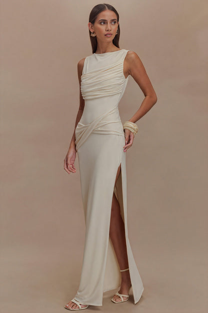 Hannelore – Abito Lungo Drappeggiato dallo Stile Sofisticato Bianco
