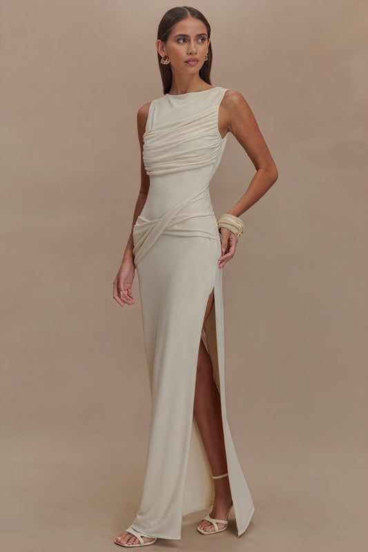 Hannelore – Abito Lungo Drappeggiato dallo Stile Sofisticato Bianco