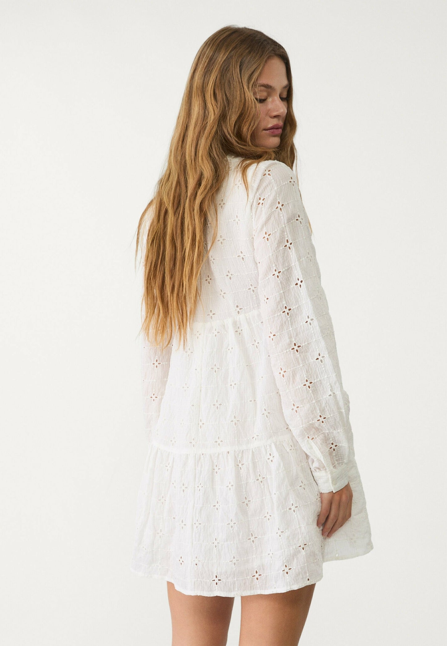 Honoria – Abito Casual con Ricami Bianco Fresco