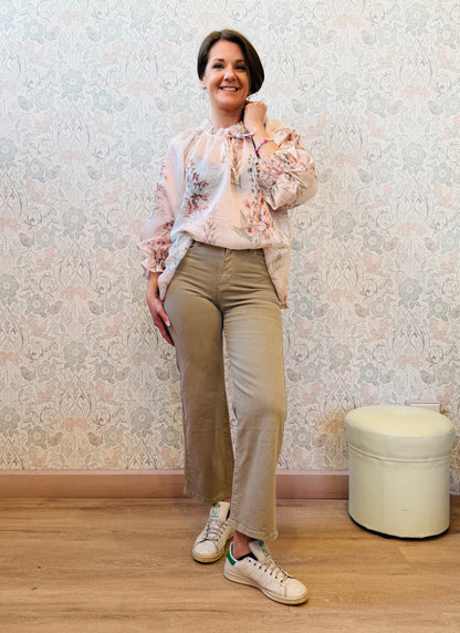 Belinda – Blusa Contemporanea Ideale Per Uno Stile Sofisticato