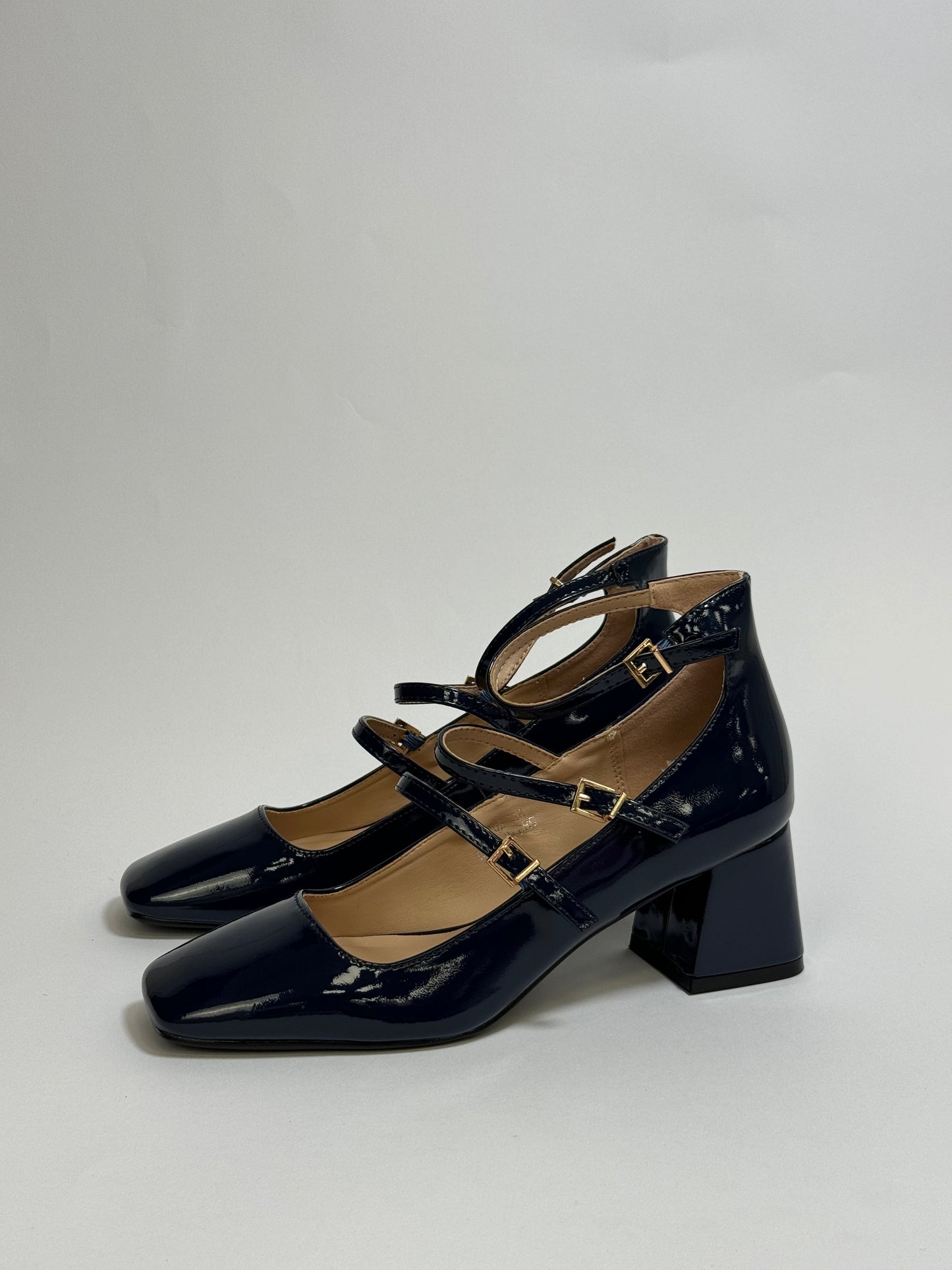 Guendalina – Scarpe Con Tacco E Fibbie Per Un Look Sofisticato