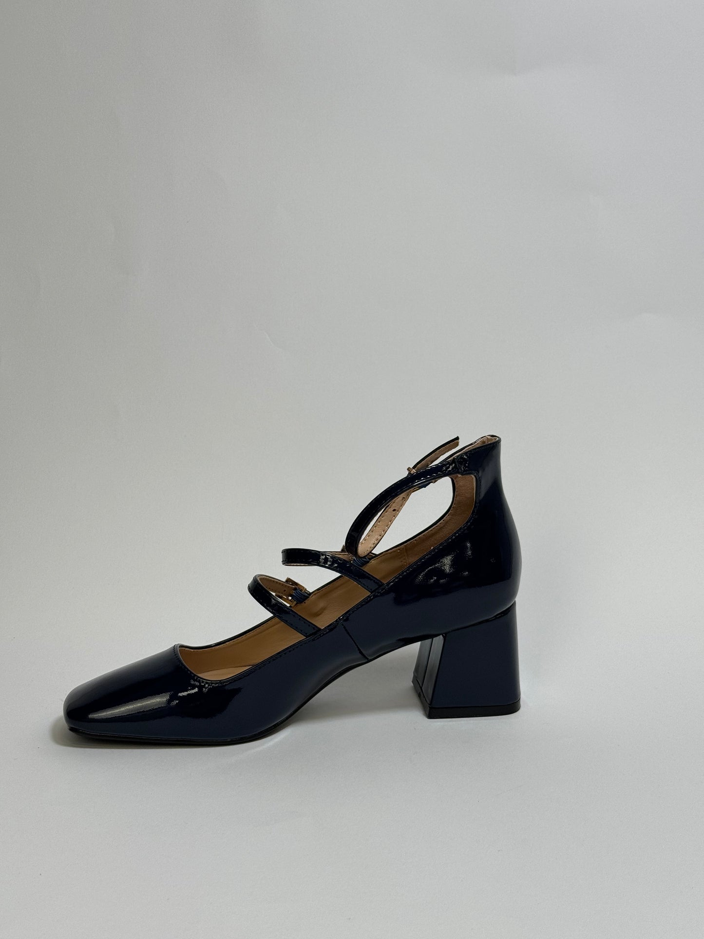 Guendalina – Scarpe Con Tacco E Fibbie Per Un Look Sofisticato