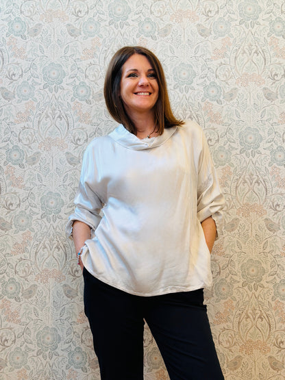 Bianca – Blusa Leggera Con Linee Pulite Per Un Look Versatile