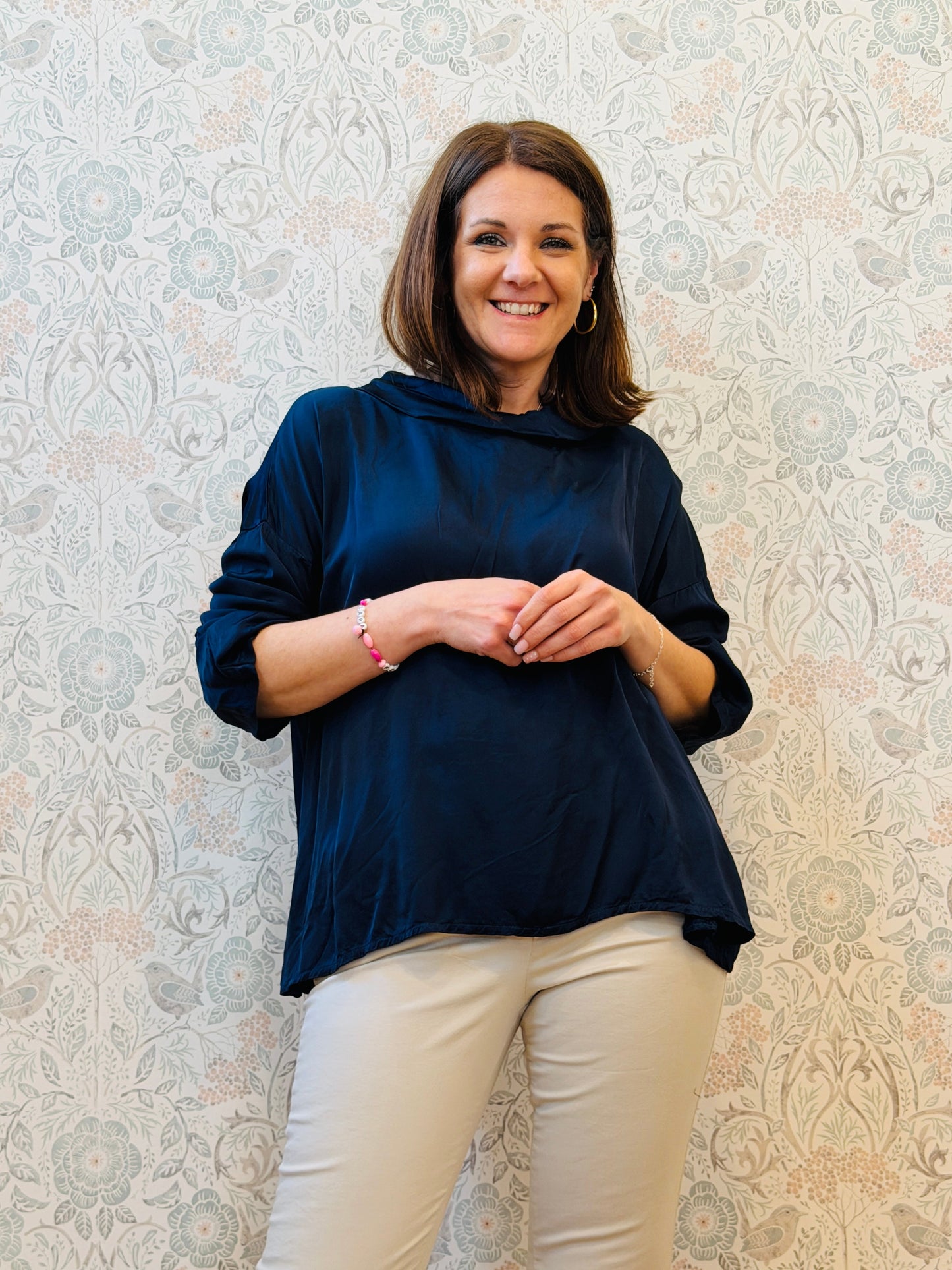 Bianca – Blusa Leggera Con Linee Pulite Per Un Look Versatile