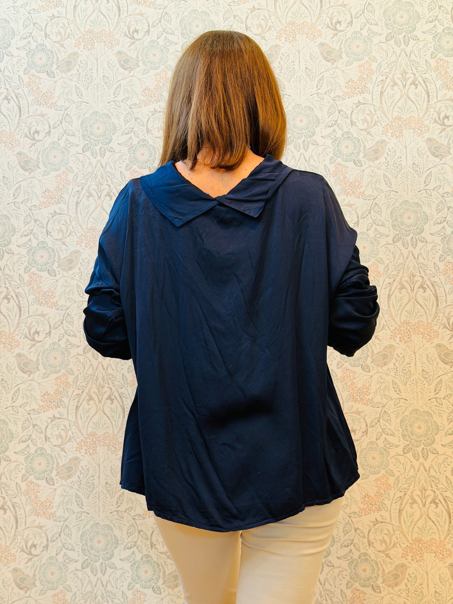 Bianca – Blusa Leggera Con Linee Pulite Per Un Look Versatile
