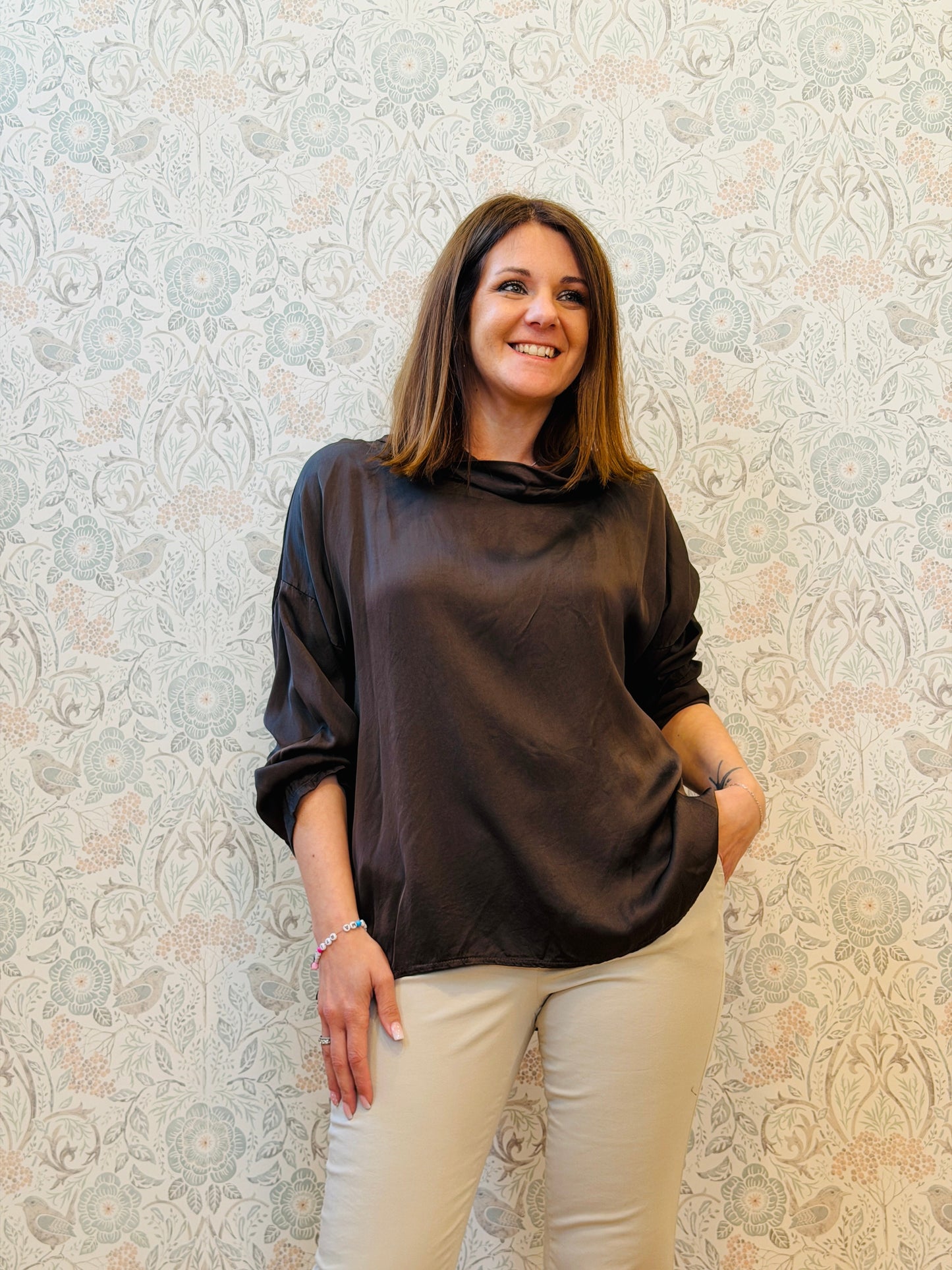 Bianca – Blusa Leggera Con Linee Pulite Per Un Look Versatile