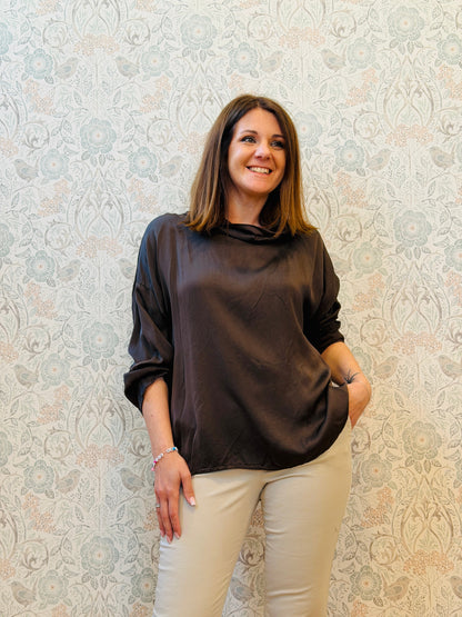 Bianca – Blusa Leggera Con Linee Pulite Per Un Look Versatile