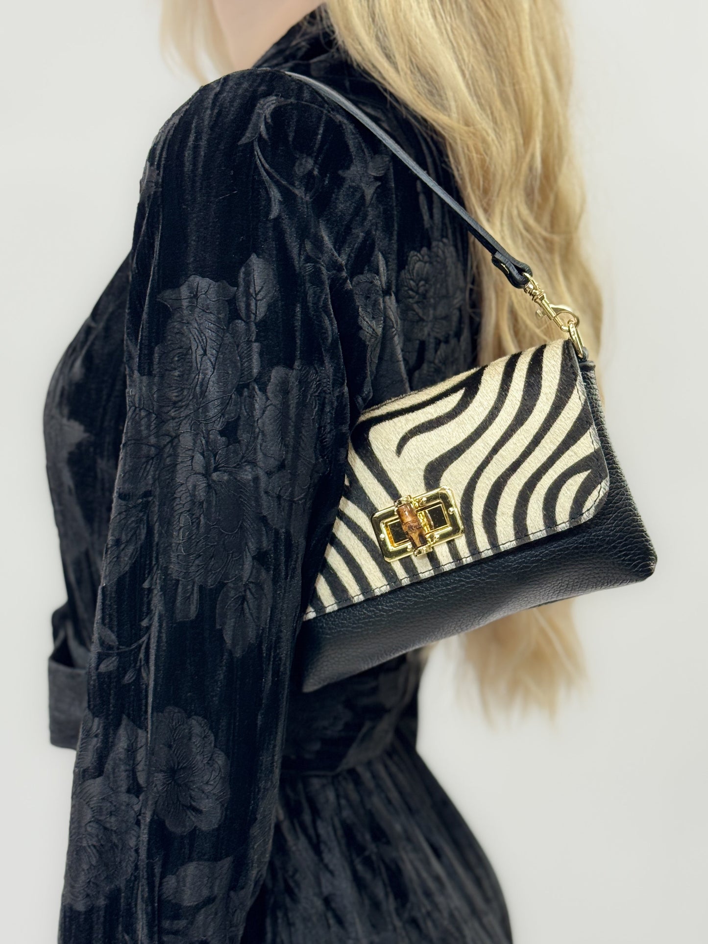 Dorotea – Borsa Elegante Con Fantasia Ricercata E Chiusura Sicura