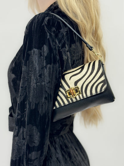 Dorotea – Borsa Elegante Con Fantasia Ricercata E Chiusura Sicura